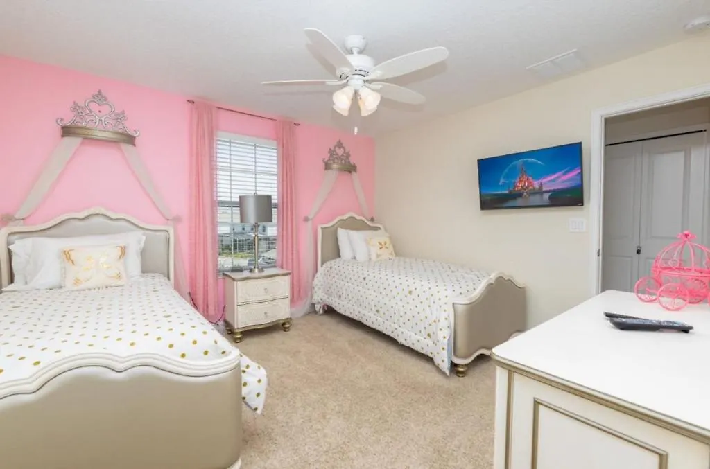 Cozy Family Friendly 6 Bed Home With Pool Davenport
